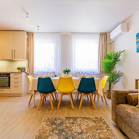 Roomy Apartment 80Sqm At City Center Free Parking Space, Ac & Balcony Budapest Eksteriør billede