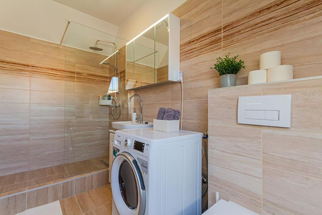 Roomy Apartment 80Sqm At City Center Free Parking Space, Ac & Balcony Budapest Eksteriør billede