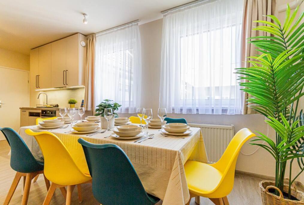 Roomy Apartment 80Sqm At City Center Free Parking Space, Ac & Balcony Budapest Eksteriør billede