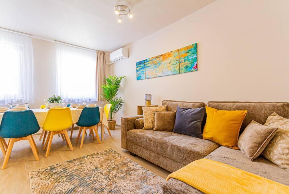 Roomy Apartment 80Sqm At City Center Free Parking Space, Ac & Balcony Budapest Eksteriør billede