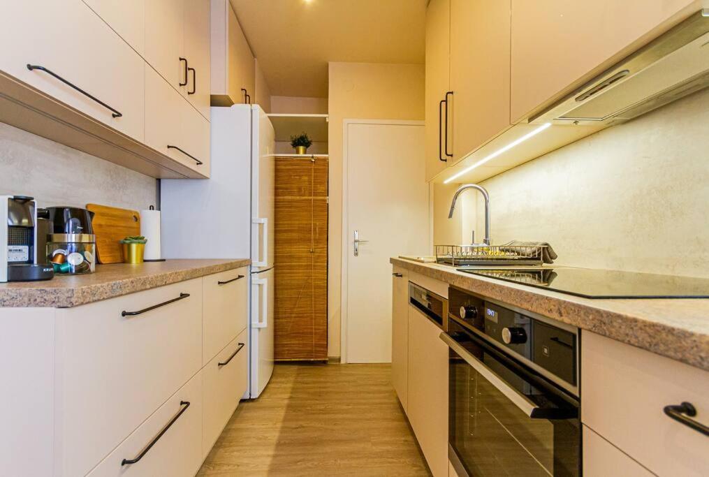Roomy Apartment 80Sqm At City Center Free Parking Space, Ac & Balcony Budapest Eksteriør billede
