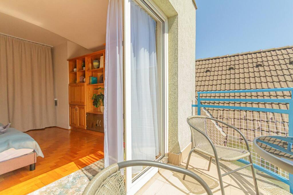 Roomy Apartment 80Sqm At City Center Free Parking Space, Ac & Balcony Budapest Eksteriør billede