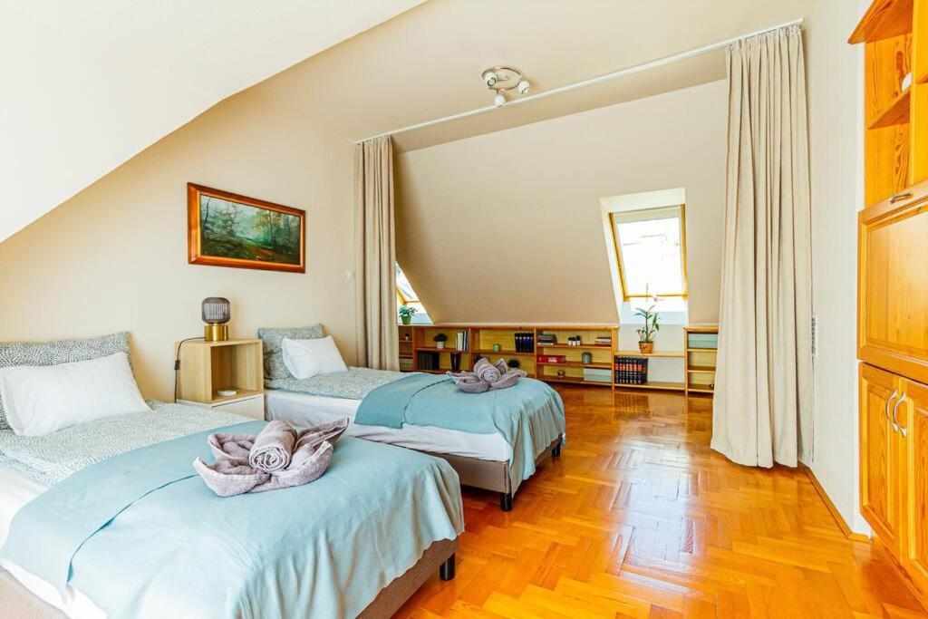 Roomy Apartment 80Sqm At City Center Free Parking Space, Ac & Balcony Budapest Eksteriør billede