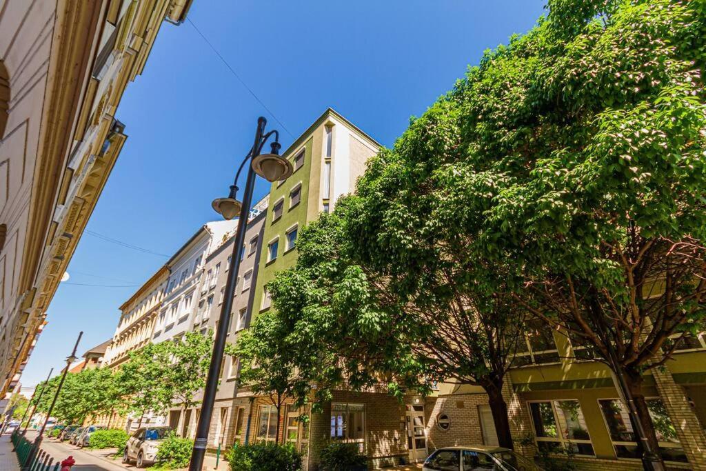 Roomy Apartment 80Sqm At City Center Free Parking Space, Ac & Balcony Budapest Eksteriør billede