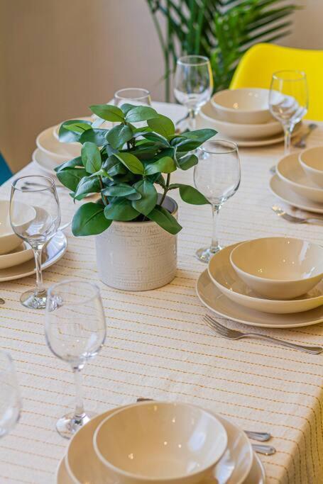 Roomy Apartment 80Sqm At City Center Free Parking Space, Ac & Balcony Budapest Eksteriør billede