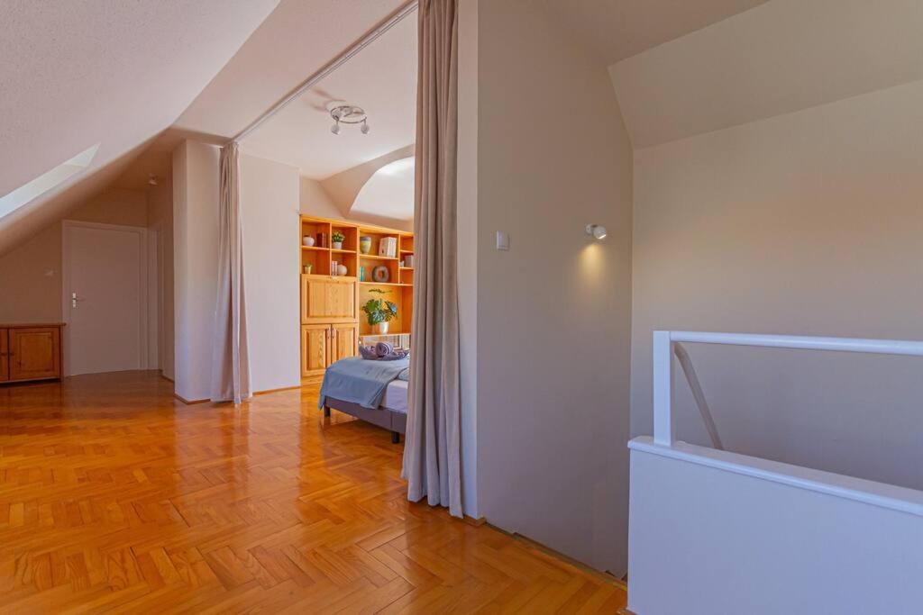Roomy Apartment 80Sqm At City Center Free Parking Space, Ac & Balcony Budapest Eksteriør billede
