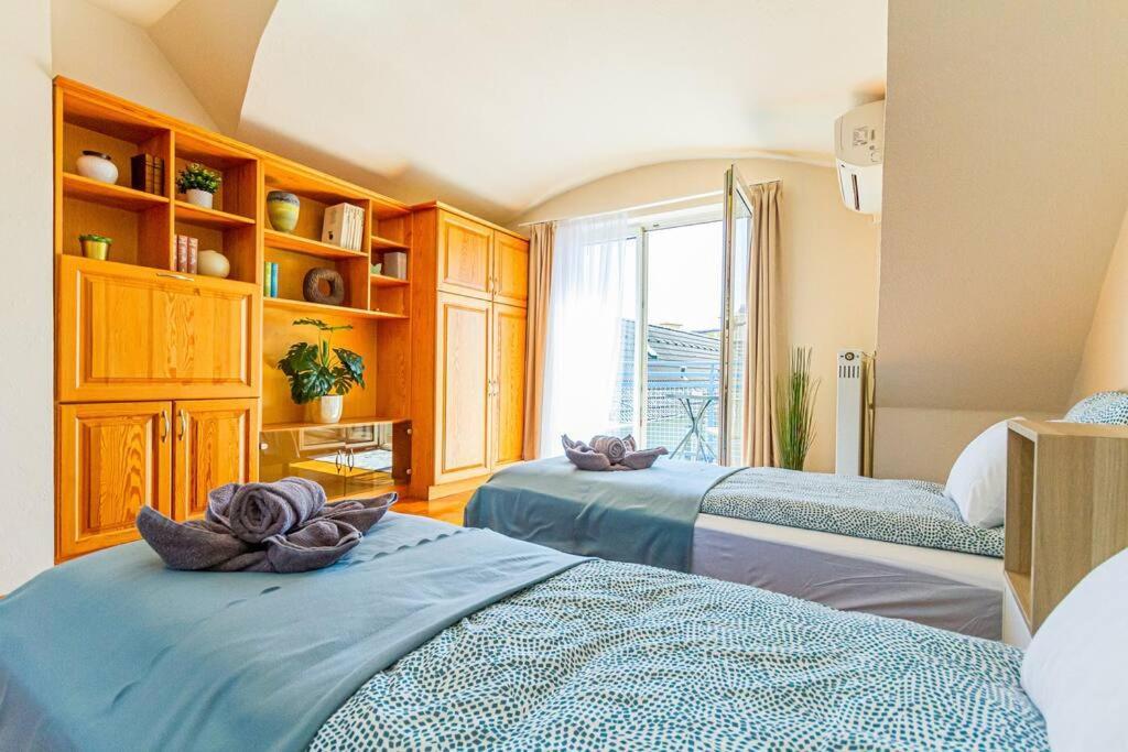 Roomy Apartment 80Sqm At City Center Free Parking Space, Ac & Balcony Budapest Eksteriør billede