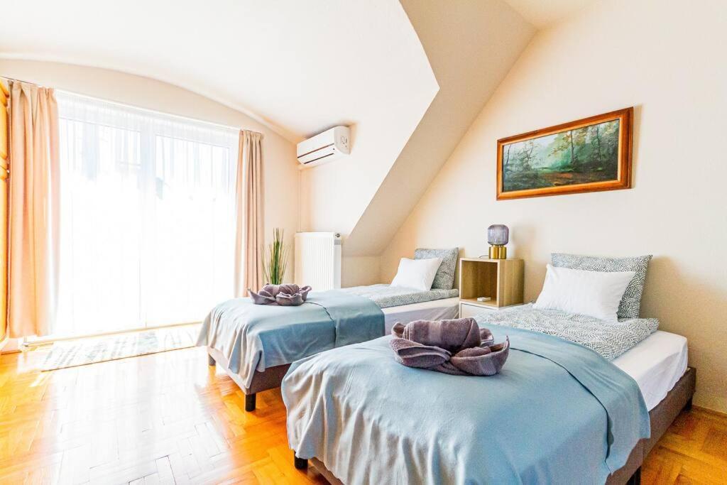 Roomy Apartment 80Sqm At City Center Free Parking Space, Ac & Balcony Budapest Eksteriør billede
